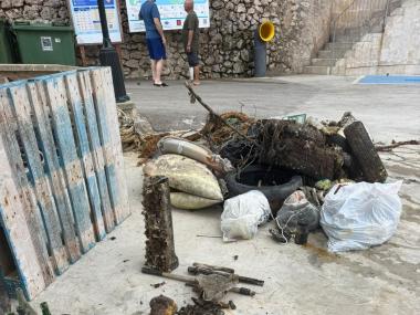 Més de mitja tona de residus retirats del fons marí de Cala Figuera en el marc de les Festes de la Mare de Déu del Carme