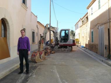 Iniciades les obres de millora del carrer Velar de Santanyí 