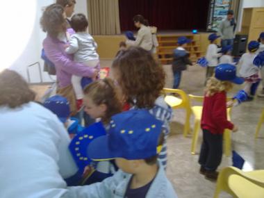 Els nins i nines de Calonge celebren el Dia d’Europa 