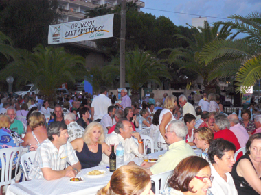 Gran participació al Sopar de fideuada a la Fresca de Cala Santanyí
