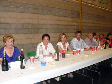 Unes 900 persones majors de 65 anys es reuniren en un dinar multitudinari organitzat per l’Ajuntament de Santanyí