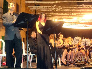 Magistral actuació de Pedro Fuentes, Álvaro Chaves, Sílvia Fluixà, Banda de Música i corals de Santanyí a la Nit de Sarsuela