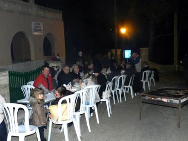 Molta participació en el fogueró celebrat a Cala Figuera organitzat per l’associació de veïnats