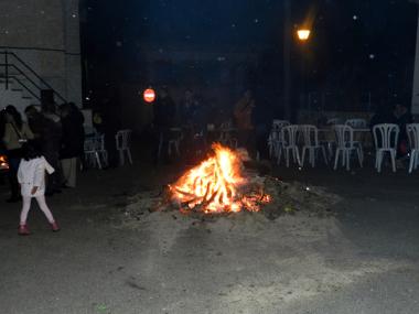 Molta participació en el fogueró celebrat a Cala Figuera organitzat per l’associació de veïnats