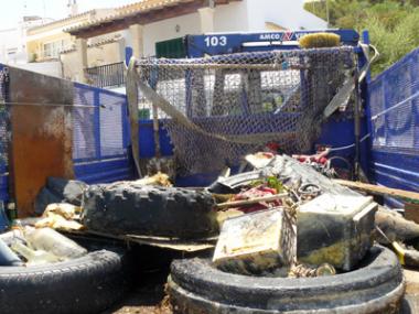 Extreuen 500 quilos de residus en unes tasques de neteja del fons marí de Portopetro