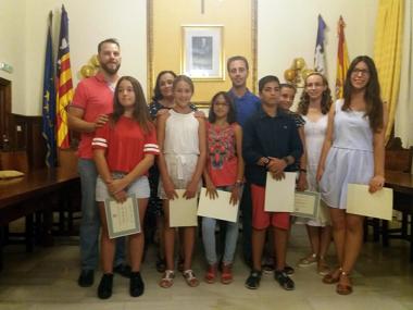 L’Ajuntament de Santanyí premia als millors estudiants del municipi del curs 2016-17