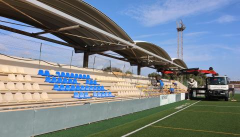 L’Ajuntament de Santanyí inverteix més de 215.000 € en la remodelació integral de les grades del camp de futbol de Cala d’Or