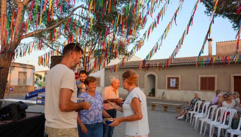 Es Llombards ret un emotiu homenatge a la seva gent gran en el marc de les Festes de Sant Domingo 2026  