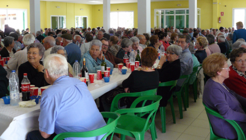 Més de 900 persones majors de 65 anys es reuniren en un dinar multitudinari organitzat per l’Ajuntament de Santanyí