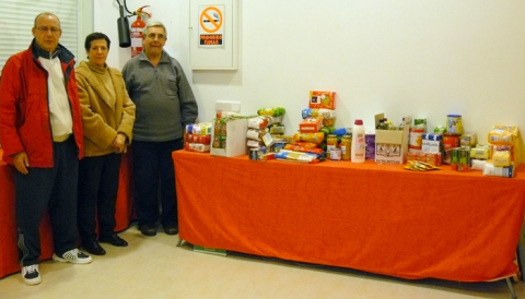 L’Associació de gent gran Santa Maria del Mar de Cala d’Or han recollit aliments pels més necessitats
