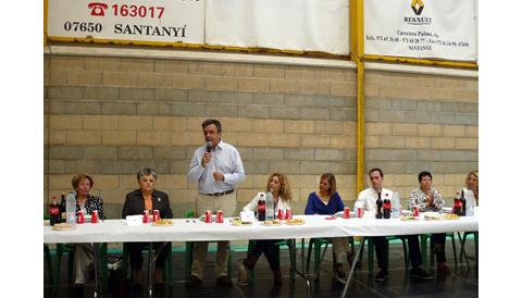 Quasi 900 persones majors de 65 anys del municipi es reuniren en un dinar multitudinari organitzat per l’Ajuntament de Santanyí