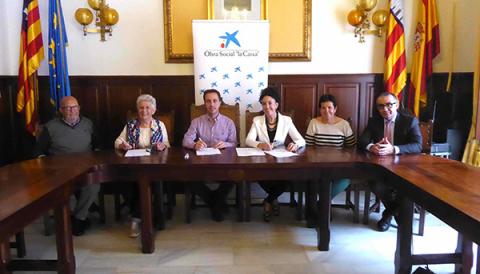 L’Obra Social ”la Caixa” i l’Ajuntament de Santanyí renoven el seu compromís amb la gent gran de Santanyí